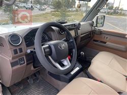 تويوتا لاند كروزر 70 بيك اب